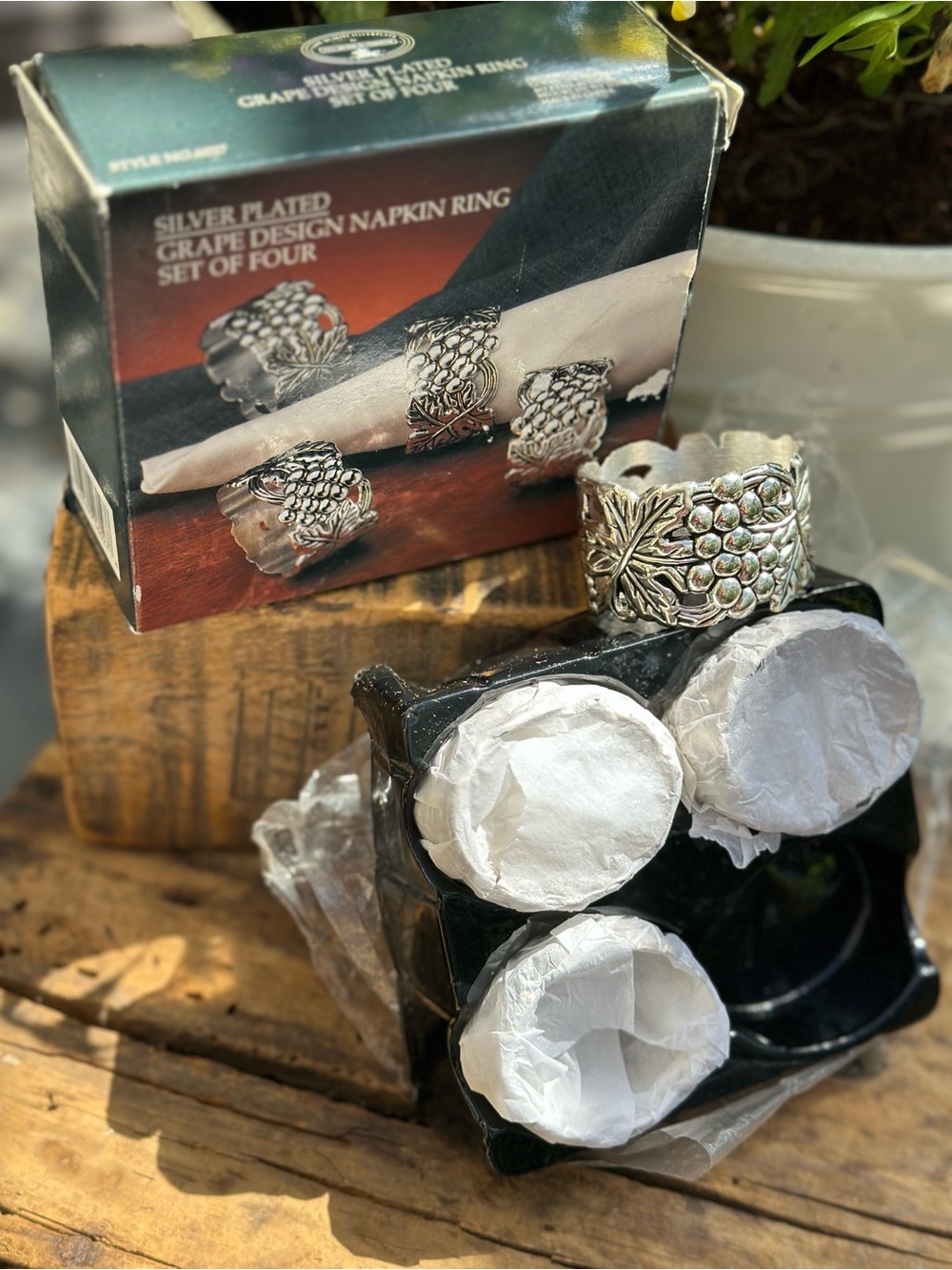 Godinger Silver Plated Grape Vine Napkin Rings Set of 4 w/ Box